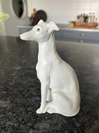 Porzellanwindhund-Figur zu verkaufen