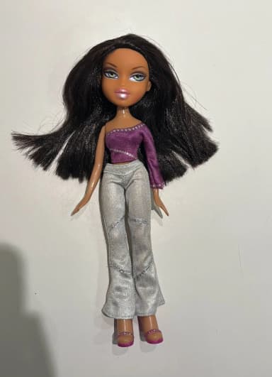 Be Bratz Yasmin Puppe mit originaler Kleidung