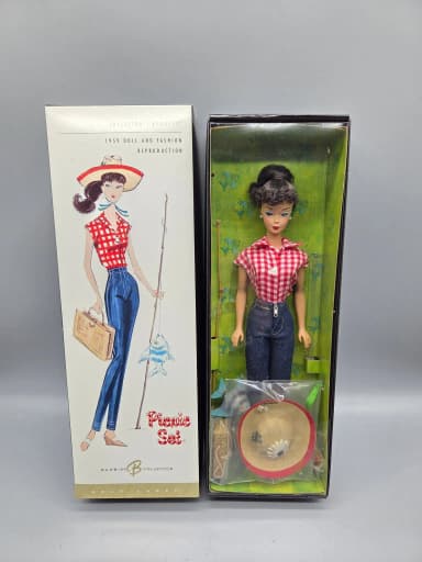 Barbie-piknik-setti, jossa 1959:n nukke ja muotireplikaatti