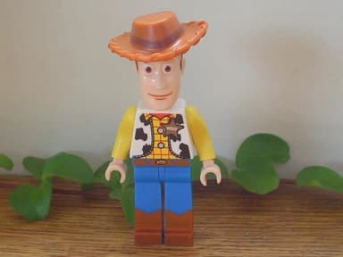 Woody LEGO-hahmo Toy Storysta 2010, 5,8 cm korkea
