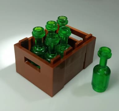 Lego-laatikko vihreillä pulloilla, olutta ja viskiä mukana