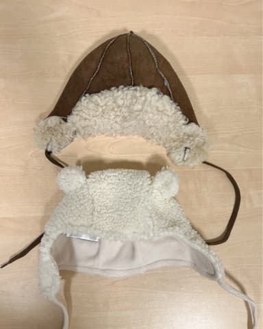 Lederkappe und Fleece-Mütze zu verkaufen