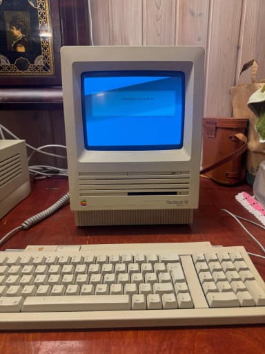 Apple Macintosh SE mit Diskettenlaufwerk von 1987