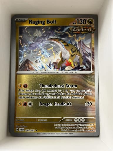 Carta rara Raging Bolt 111/142 reverse holo de Stellar Crown