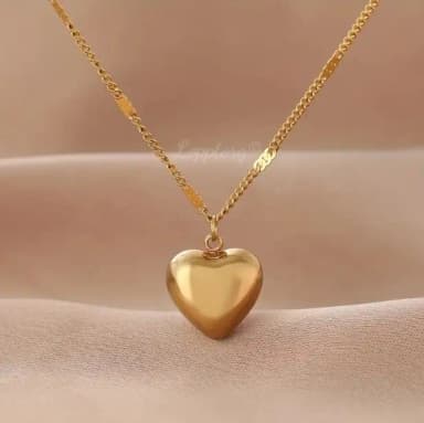 Beautiful 18k gold-plated love necklace in stainless steel