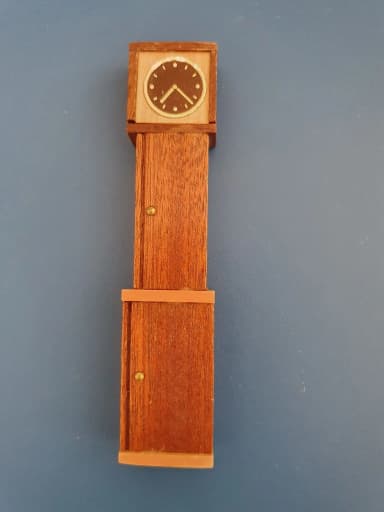 Relojes miniatura vintage de madera Lerro para casas de muñecas
