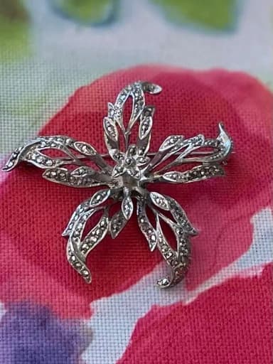 Beautiful vintage silver brooch