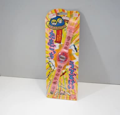 1997 japanilainen vaaleanpunainen Tamagotchi-rannekello hyvässä kunnossa