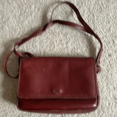 Lederschultertasche LA MODA zu verkaufen