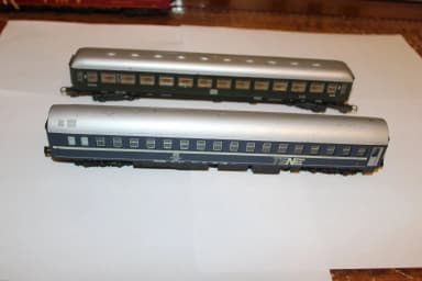 Model train set with two Lima passenger cars in HO scale