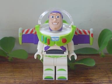 Buzz Lightyear Toy Story Lego-hahmo vuodelta 2010, 4,3 cm