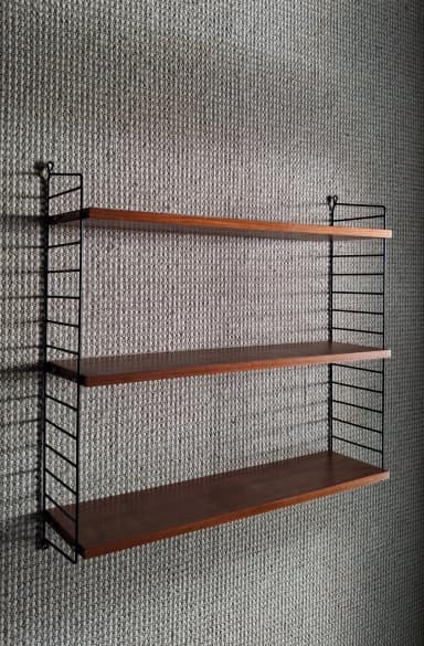Estantería de pared retro de teca con tres baldas de los años 60