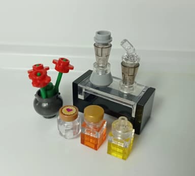 Lego Innenausstattungszubehör mit Tisch, Flaschen und Mixer