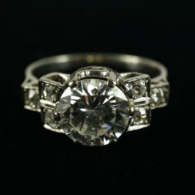 Platinring mit 2,10 ct Stein, 16,8 mm, 3,78 g, Neuwert 300.000 SEK