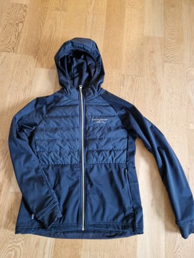 Swedemount musta takki koko 160