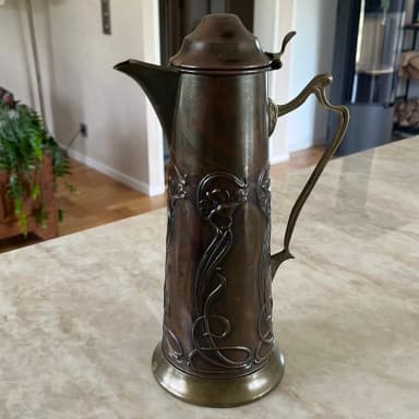 Cafetera de cobre y metal del período Jugend alrededor de 1900