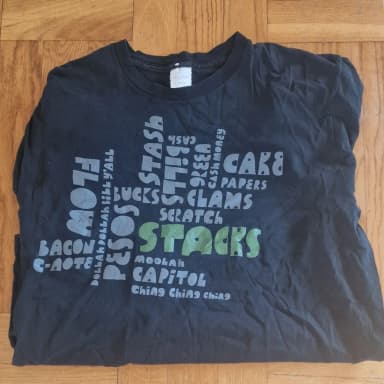 Gildan black t-shirt in size large