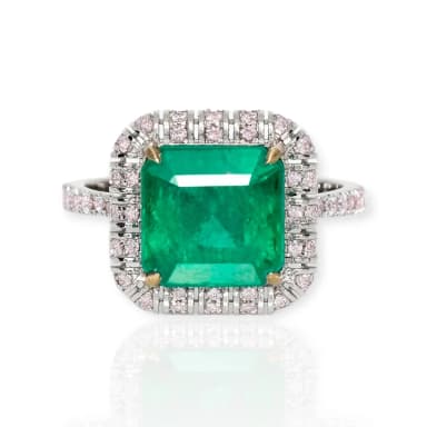 White gold ring with 3.70Ct emerald and IGI certificate