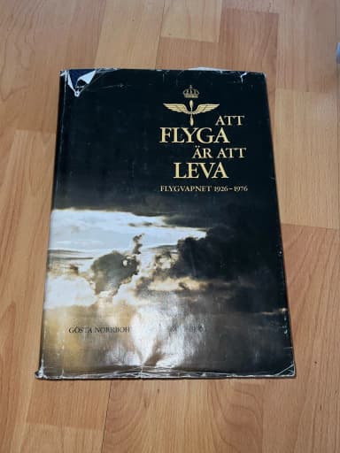 Att flyga är att leva: Flygvapnet 1926-1976 by Gösta Norrbohm