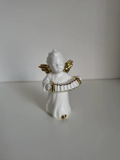 Goebel Engel mit Akkordeon - weiße Porzellanfigur mit Golddetails