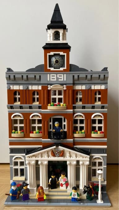 LEGO Creator Expert Town Hall 10224 complete set