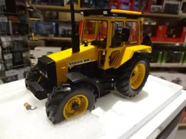 Coche de juguete coleccionable Volvo BM Valmet 2105