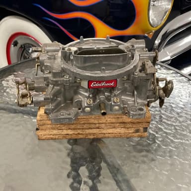 Edelbrock 1405 disponible en subasta