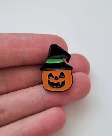 Pins and hat pump for Halloween