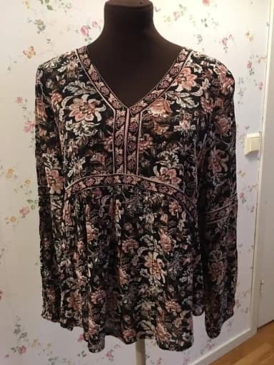 Blusa túnica estampada talla M de Capri Collection