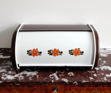 Caja de pan metálica retro con diseño floral