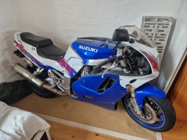Suzuki GSX-R750W modelo 1993 en subasta