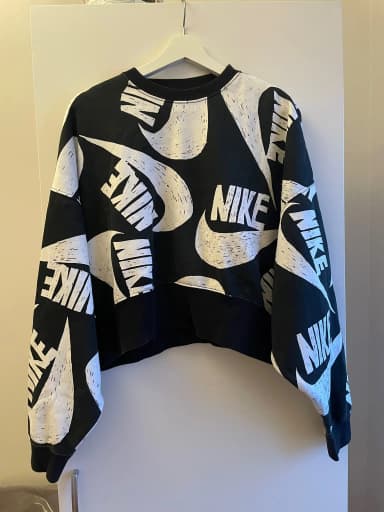 Nike Sportswear Icon Clash Fleece-Pullover in Größe S, neuwertig