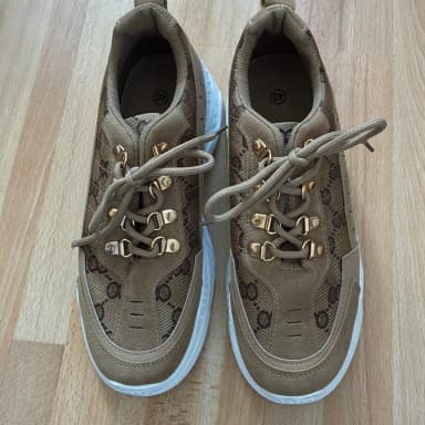 Hellbraune Sneaker Größe 40 mit bald endender Auktion