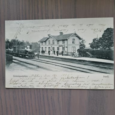 Historisches Foto des Bahnhofs Storå von 1905 in Västmanland