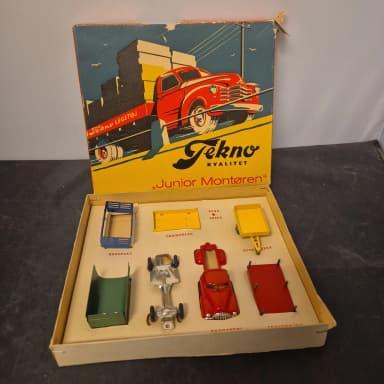 Tekno Junior Montøren Spielzeugauto in Teilen