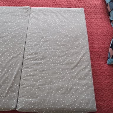 Sitzkissen mit rutschfestem Boden, 90x50x3 cm, grau-weiß gepunktet