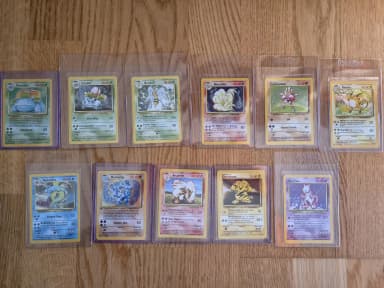 Laaja Pokémon-kokoelma 1999-2001 sisältäen WOTC vintage- ja holo-kortit