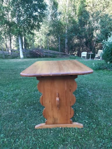 Mesa de comedor de pino renovada con estilo tradicional