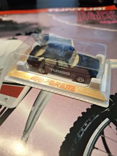 Uusi Majorette Saab 900 Turbo leluauto Ruotsissa