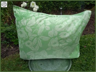 Vintage Kissenbezug mit grünem Blumenmuster