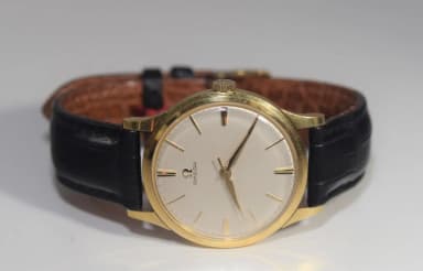 Omega Herrenuhr aus 18 Karat Gold mit Box