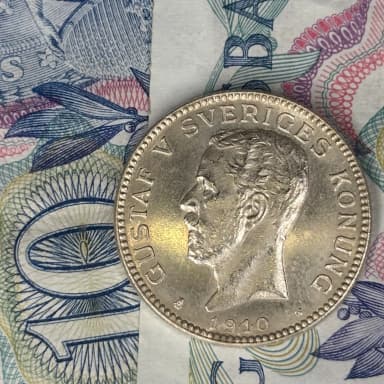 Gustaf V:n 1 kronan kolikko vuodelta 1910 huutokaupassa