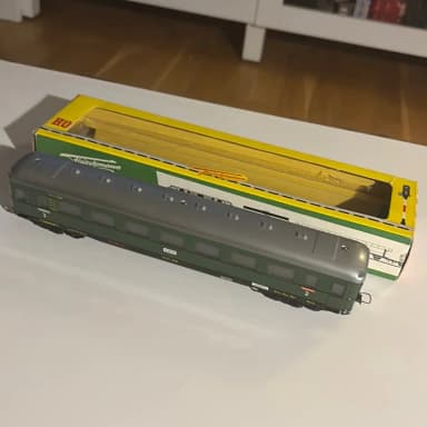 Fleischmann 2nd class passenger car from 1950s-60s in HO scale