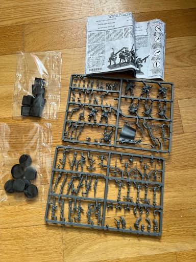 Warhammer Empire State käsikivääri- ja jousimiehet miniatyyrit