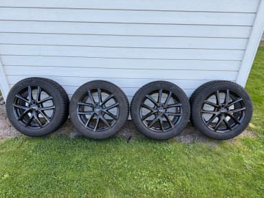 Juego completo de ruedas de invierno con clavos 18" para BYD Atto 3