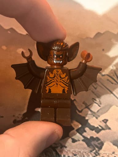 LEGO-minihahmo Man-Bat myynnissä