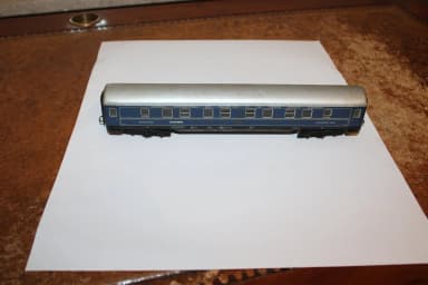 Older Märklin 4-axle metal sleeping car for model trains