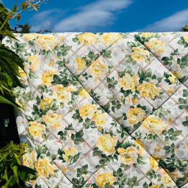 Vintage Tagesdecke aus den 1950er Jahren mit gelben Rosen
