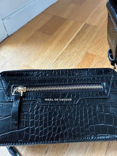 Schwarze IDEAL OF SWEDEN Tasche mit Krokodilprägung
