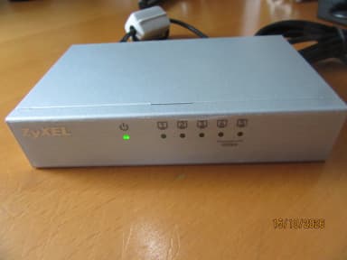 ZyXEL ES-105A v2 Netzwerk-Hub zu verkaufen